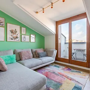 Cozy W/parking 5 Min Walk From The Bus Stop Appartamento